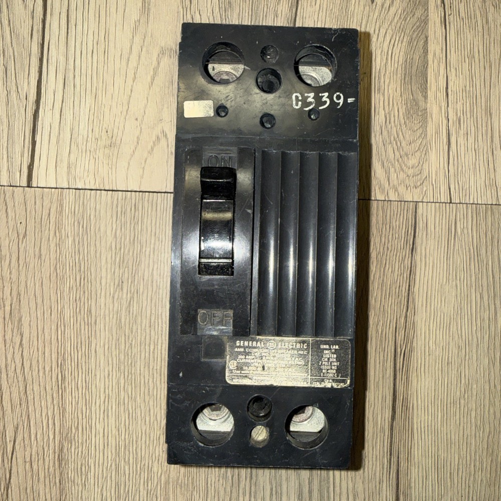 General Electric GE TQD22200WL 2 Pole 200A 120/240V Circuit Breaker with Lugs