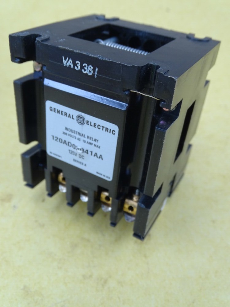General Electric Industrial Relay 300V 10A, CR120AD03041AA