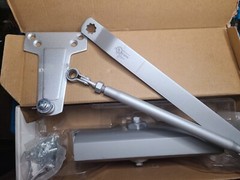 commercial door closer uh4031