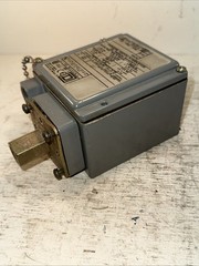 Used Square D 9012 GAW-5 Pressure Switch/Interruptor Great Condition