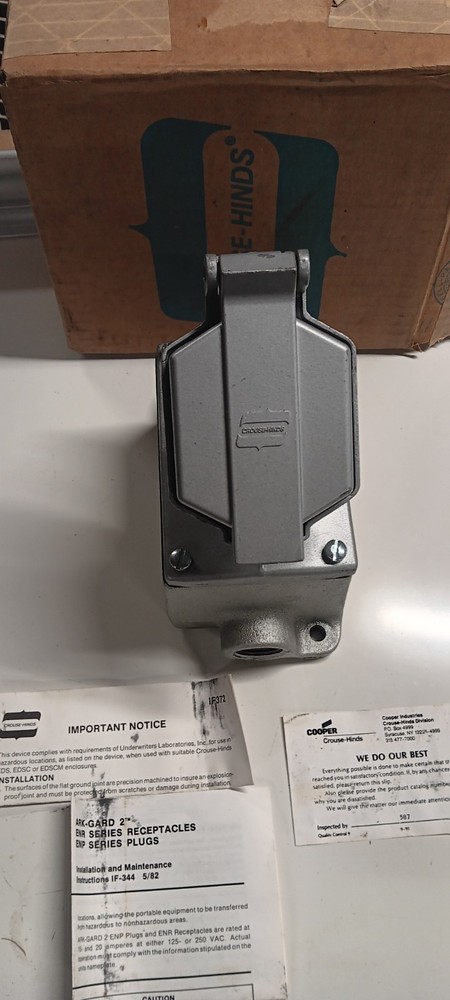 Crouse Hinds ENR21201 Receptacle with ENP5151 Plug 15A 120V Hazardous Location