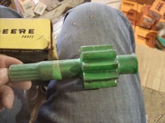 GENUINE JOHN DEERE AM17002? AH17002? GEAR UNSURE OF NUMBER