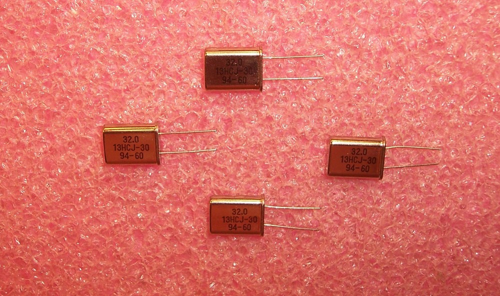 QTY (100) 32MHz HC49/U CRYSTALS 30pf 13HCJ-30-32.0 32.000Mhz