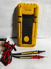 Fluke 87 III True RMS Multimeter Voltage Ohms Leads Digital Handheld used