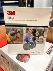 3M X5P3E Peltor XSeries CapMount Earmuffs, NRR 31 dB, One Size Fits Most, Black