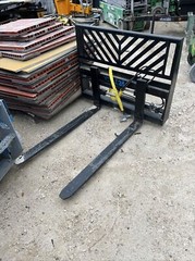 Skid Steer Forks Hydraulic Adjustable universal Cat Bobcat John Deere Gehl