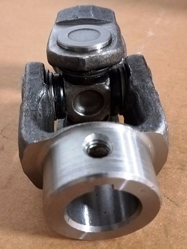 UNIVERSAL JOINT FORGED 7/8″ ID BOTH ENDS KEYWAYS AND TAPPED FOR SET SCREW