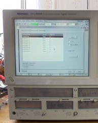 Tektronix TDS8000 -2 DC-50 GHz Sampling Oscilloscope pass self test