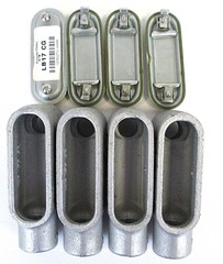 EATON CROUSE HINDS, LB-17, LOT OF 4, 1/2″ METAL CONDUIT BODY, W/ COVERS, NOS S