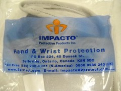 IMPACTO 700-10 HAND/WRIST PROTECTIVE GLOVE RT.HAND NEW