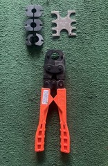 *NEW* SHARKBITE PEX CRIMP TOOL KIT 3/8 INCH WITH MULTI-HEAD KIT MODEL# 23100