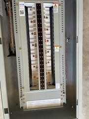 1- 225AMP 480V 42CKT MAIN LUG 3PHASE 4 WIRE COMPLETE PANEL NEMA 1 SURFACE 42″