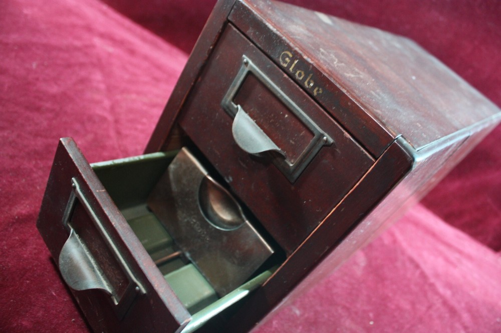 ** ANTIQUE GLOBE WOOD INDEX FILE CABINET TABLETOP RECIPE SCHOOL GENERAL STORE **