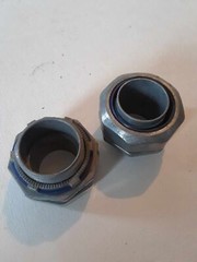2 – 1 1/4″ NOS Thomas & Betts Straight Liquidtite Conduit Zinc Diecast Connector