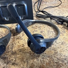 Quail Digital – 2 Headsets, Charging base, 6 Batteries – Model Q-P9HS/N