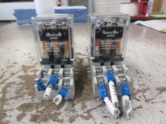 Magnecraft Struthers-Dunn Relay A283XCX293 24VDC Coil W/Base *Lot of 2* Used