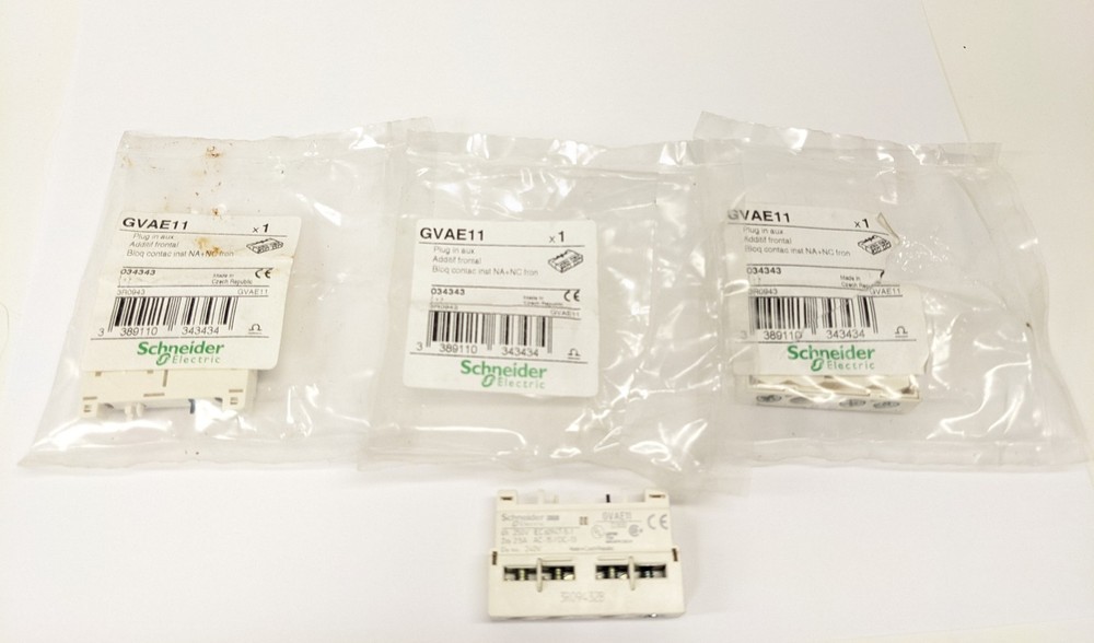 SCHNEIDER GVAE11 Lot of 3 Auxiliary Contact -New