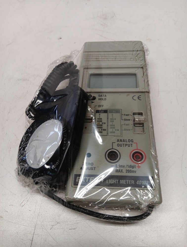 Extech 401025, FC= 0 to 5,000, Lux=0 to 50,000, 5% Acc, Candle / Lux Meter
