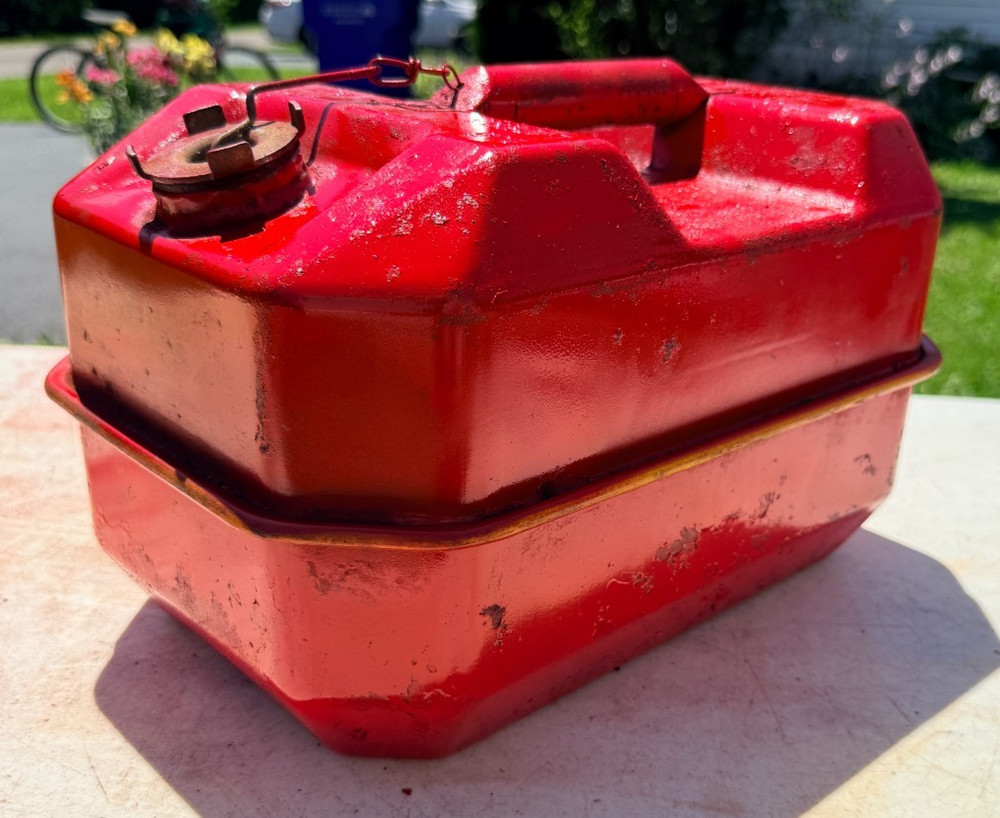 Vintage Metal BLITZ 2.5 Gallon Gas Can DOT-5 L USMC 20-2 1/2-84