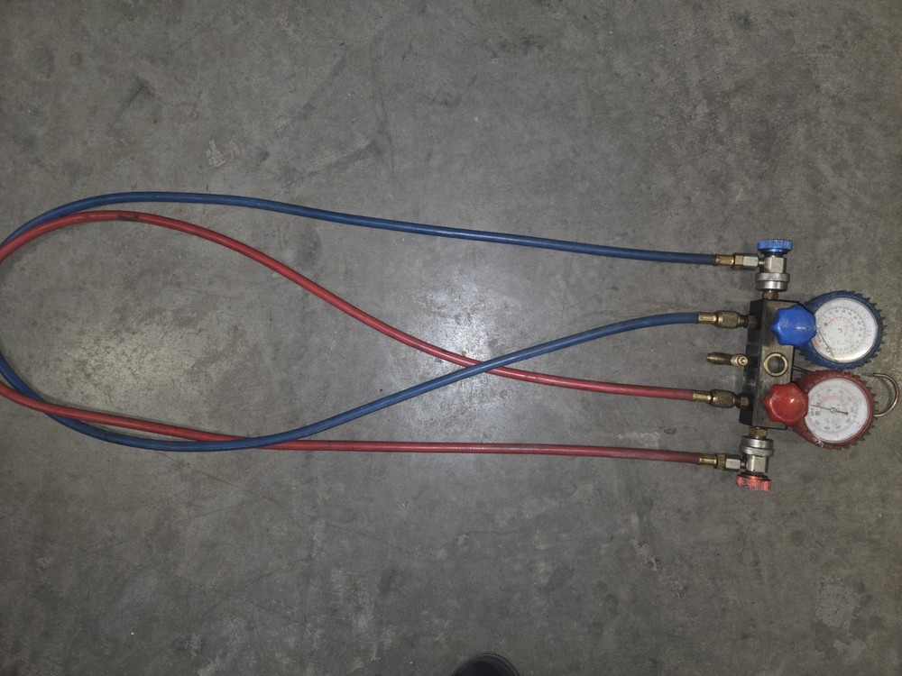 R-134a 2-Valve Manifold Gauge & Hose Set Dual Gauges w/ Red & Blue Hoses