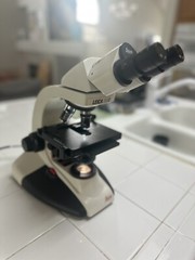 Leica CME 1349521X Microscope – 3 Objectives (4x,10x,40x) Excellent Condition