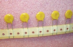 QTY (100) JVR14N221K RFE 14mm METAL OXIDE VARISTORS 220V MOV 14N221K ON CUT TAPE