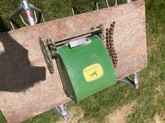 John Deere 4-Row Planter 494 495 Fertilizer Insecticide Box w/Chain B13829B Exc