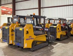 CFG 1.5 Ton Mini Compact Crawler Track Skid Steer Loader EPA Gas Engine Vertical