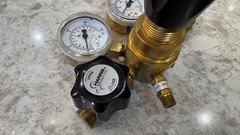 Harris KH1131 High Purity Gas Regulator. Barely used by defense contractor.