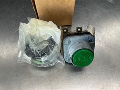 Allen-Bradley 800T-A1D1 Push Button Type 4,13, Flush Head Green