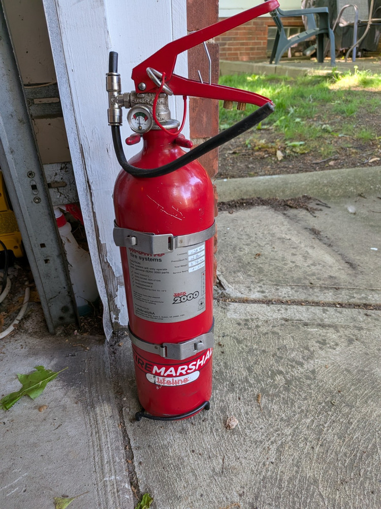 Fire Marshal Zero 2000 Fire Extinguisher w/ Pressure Gauge, Exp 04/2024