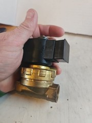 Parker Skinner Solenoid Valve 2-Way Normally Closed NPT Brass 240/60-220/50 #NEW