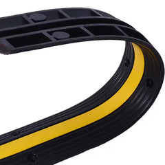 Cable Protector Ramp Rubber Speed Bumps 6600 Lbs. Load Capacity for Asphalt Conc