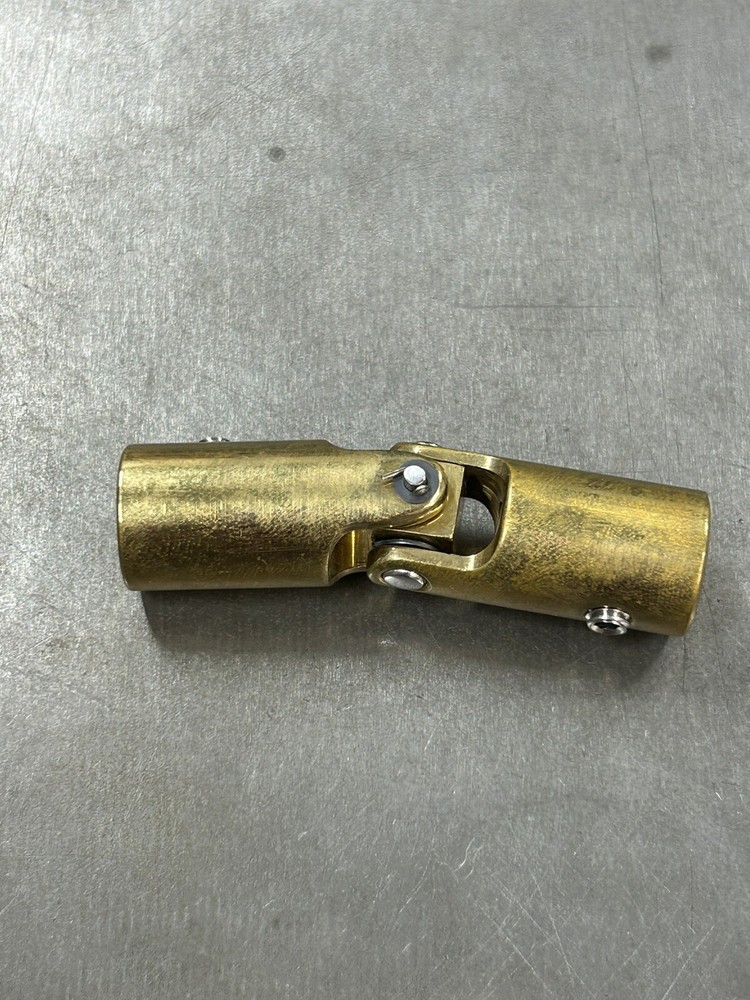 QTY 1 UNKNOWN MAKER SOLID BRASS UNIVERSAL JOINT 1/4″ BORE BOTH ENDS 2 SET SCREWS