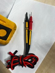 Fluke 87 III True RMS Multimeter Voltage Ohms Leads Digital Handheld used