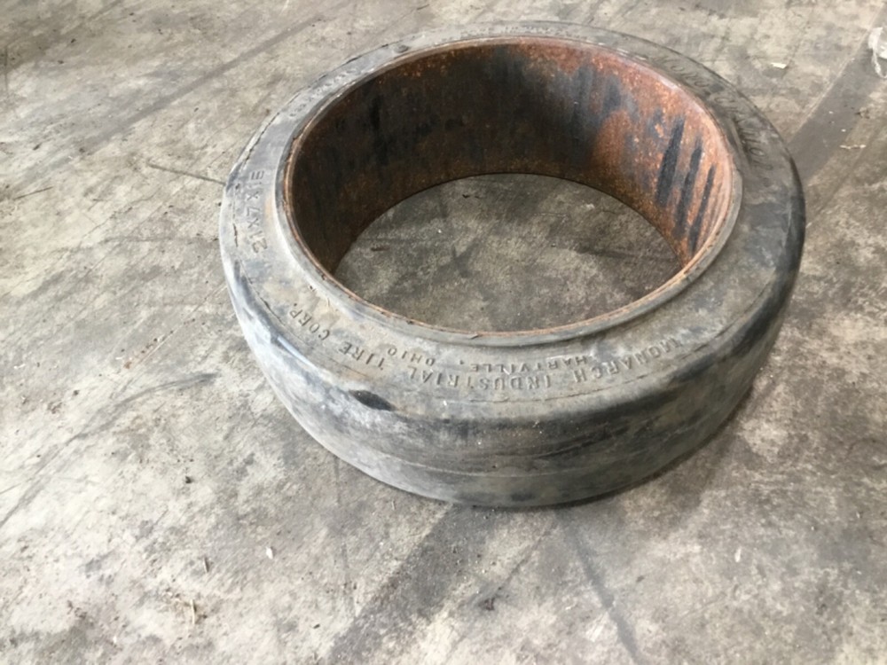 Monarch 21x7x15 Smooth Press On Forklift Tire Mono-Cushion #T156
