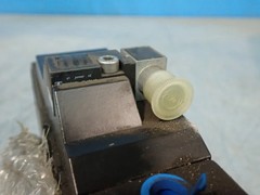 SMC CKZ2N63TF-15DP-DA528 PNEUMATIC CLMAP CYLINDER 0.8 MPA 08250562218