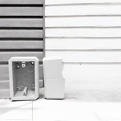 Weatherproof 1-Gang Electrical Box for 1/2 Inch Lap Siding – Paintable White