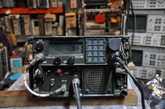 Magnavox AM-7176A/VRC-83 Amplifier w/ Magnavox RT-1319B/URC PRC-113 Radio