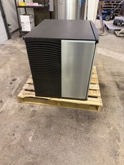 Manitowoc IY-0906A 30″ Indigo™ Half Cube Ice Machine Head – 901 lb, Air-Cooled