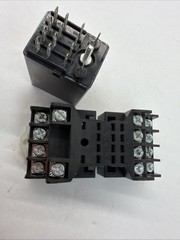 Tyco Potter & Brumfield KHU-17A12-120V AC Relay KHU-17A12-120 W/Base 1/10HP