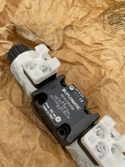 CATERPILLAR 615-6172 12 Volts Broom Cylinder Control Manifold 906 907 908 Loader