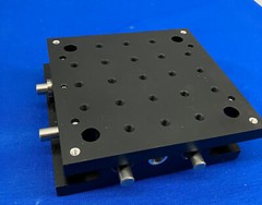 NEWPORT MODEL 401 XY LINEAR STAGE 13MM TRAVEL 1/4 -20 THREAD 5.5”X5.5”X1.72”