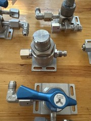 Veriflo High Purity Stainless Steel Gas Regulators And Valves – Lot of 14