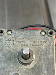 QTY 1 VON WEISE GEAR MOTOR 12 VOLTS 14:1 RATIO BOTH SHAFTS ARE 5/16″ DIAMETER