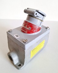 Appleton ENR5201 Receptacle with EDSC271SA Control Assembly Body