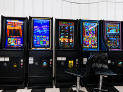 Skill Amusement Game Cabinet Machine with Board, Printer, Bill Acceptor