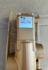 Versa VJJ-4403 Air Valve – Four Way – 3 Position VAC 200PSI 3/8″ NPT Unused