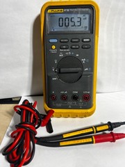 Fluke 87 III True RMS Multimeter Voltage Ohms Leads Digital Handheld used