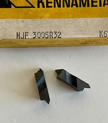 KENNAMETAL THREAD NJF3005R32 SERIES RELIABLE KC68 GRADE (5) NEW INSERTS SHOWN.